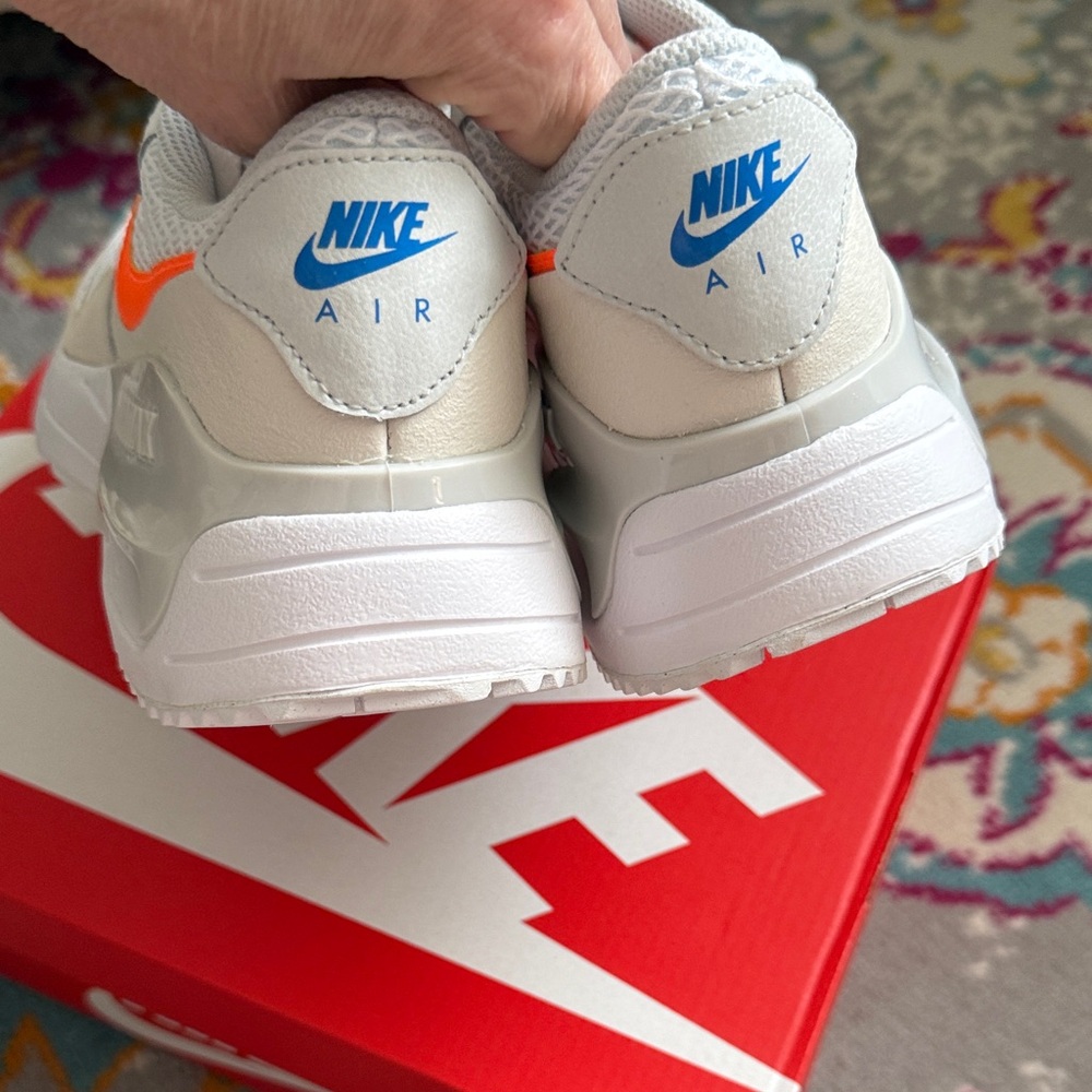 NIKE Women’s Air Max System White Sneakers with Bright Orange Swoosh NIB 6Y/7.5W - Picture 3 of 7
